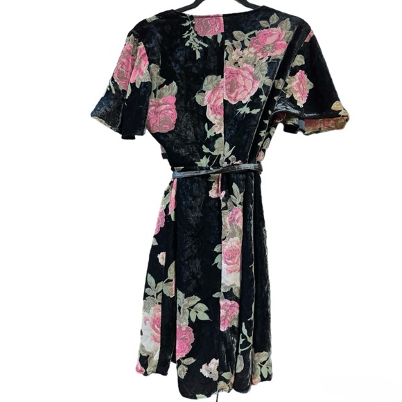 AQUA Black Velvet Floral Wrap Dress | Size Large - Picture 4 of 5